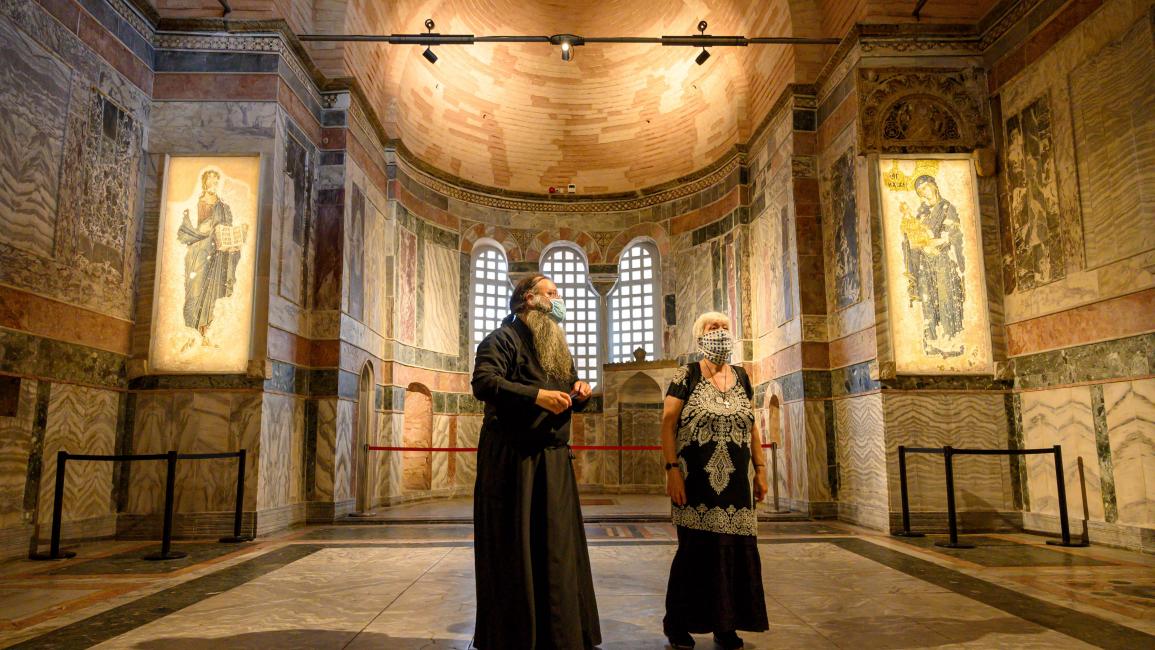 قضى مرسوم أصدره أردوغان بتحويل بتسليم المتحف إلى رئاسة الشؤون الدينية وإعادة فتحه جامعاً للعبادة (بولانت كيليش/فرانس برس)