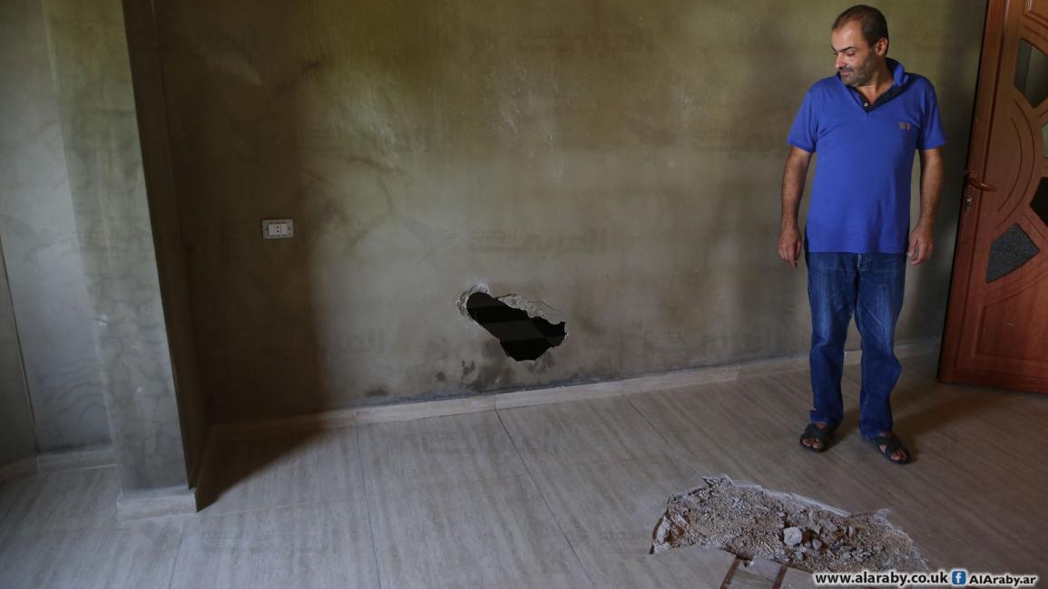 قذيفة اسرائيلية تستهدف منزلاً لبنانياً في منطقة الهبارية (حسين بيضون