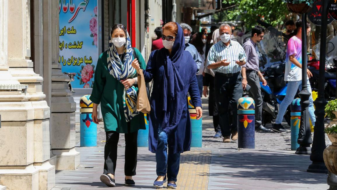 إيرانيون وكورونا في طهران (عطا كناري/ فرانس برس)