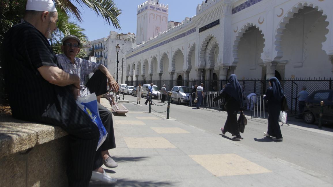 الجزائر: قرار بإعادة فتح المساجد بشكل تدريجي (العربي الجديد)