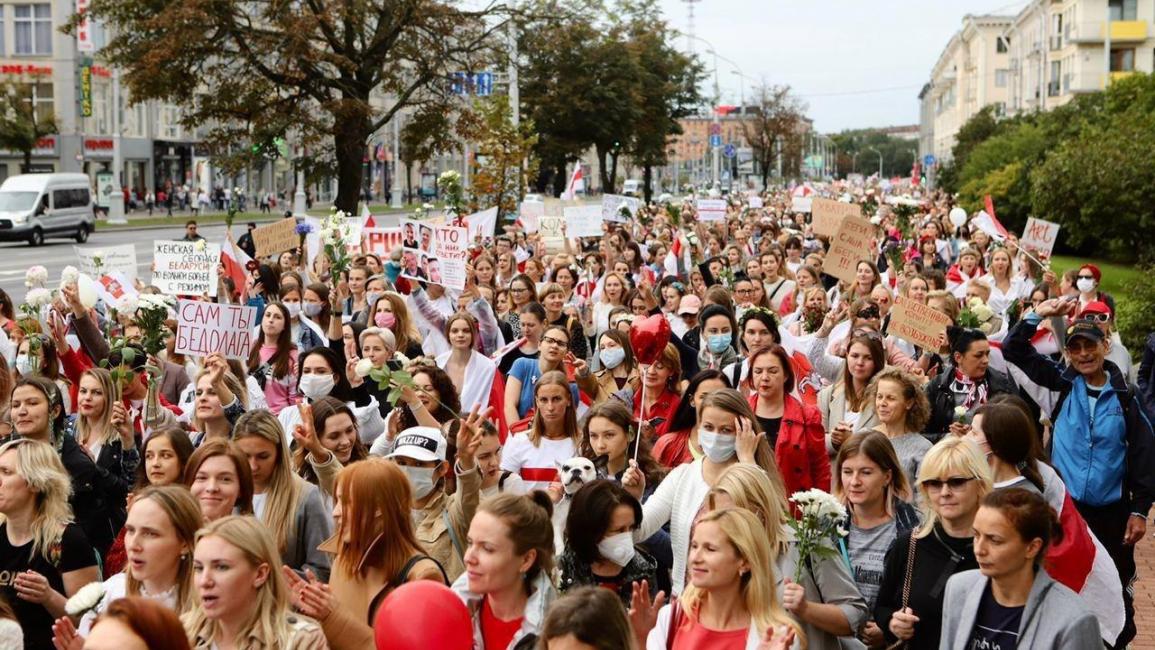 مظاهرة للنساء البيلاروسيات في العاصمة مينسك تطالب برحيل لوكاشينكو (تويتر) 