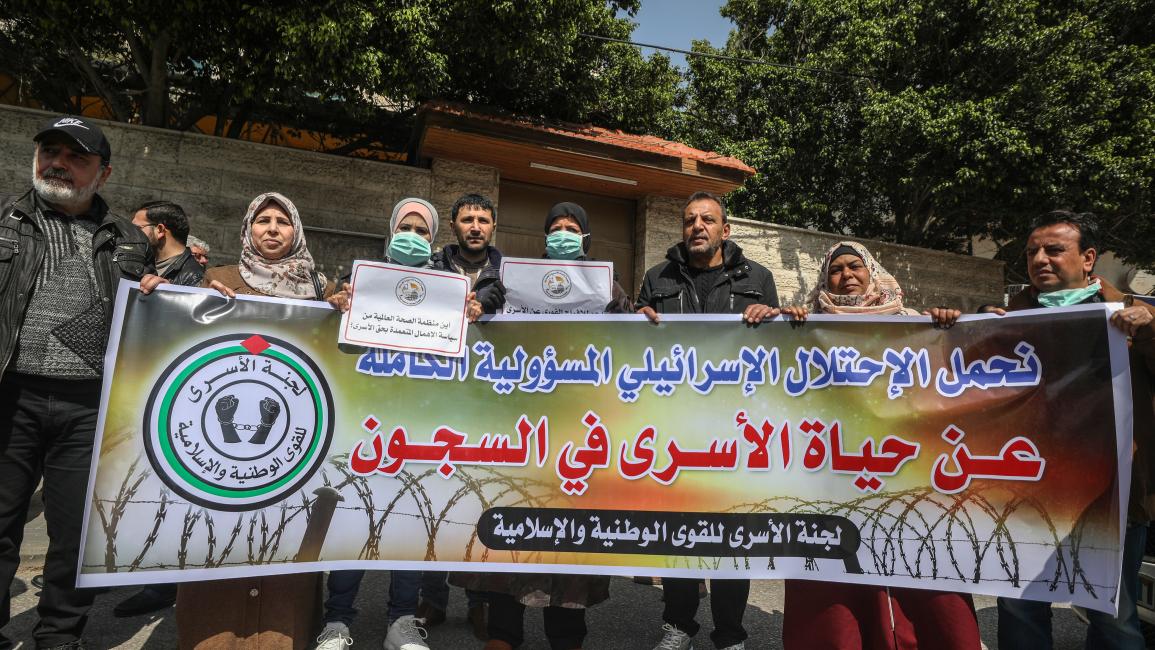 مطالبات فلسطينية لا تهدأ بحماية الأسرى وإطلاق سراحهم (Getty)