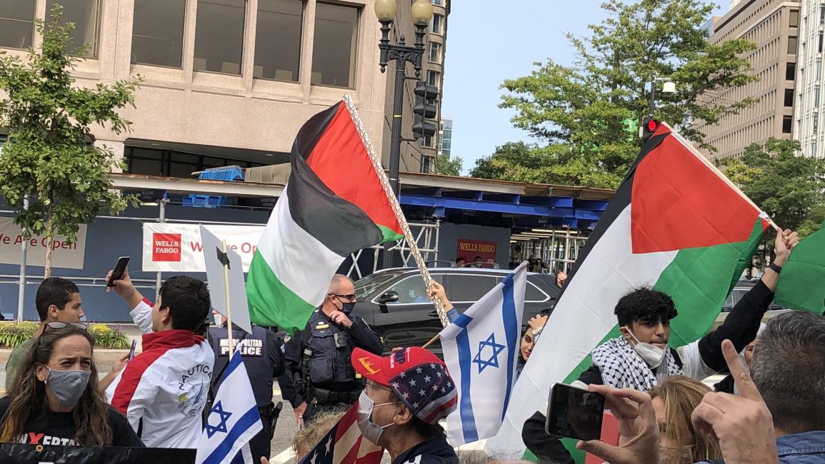فلسطينيون يتظاهرون أمام البيت الأبيض (تويتر)