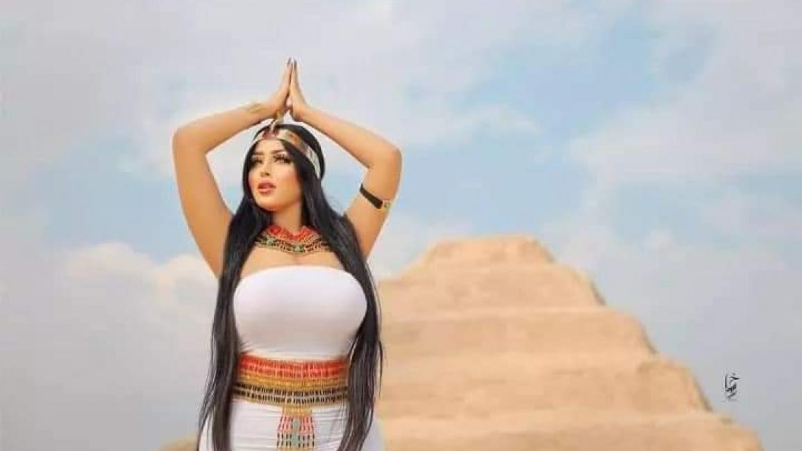 الأمن المصري يعتقل مصور فتاة سقارة