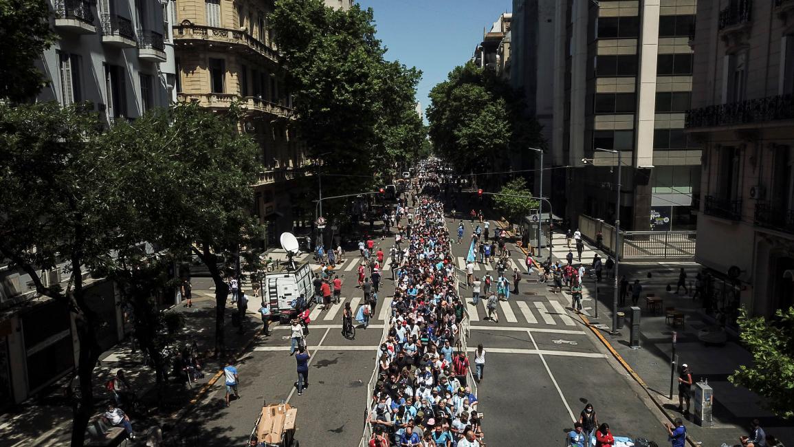 Aerial view of people queueing along Avenida de Mayo avenue to reach the Casa Rosada presidential palace to pay tribute to late Argentine football legend Diego Maradona in Buenos Aires in November 26, 2020. - Argentine football legend Diego Maradona will be buried Thursday on the outskirts of Buenos Aires, a spokesman said. Maradona, who died of a heart attack Wednesday at the age of 60, will be laid to rest in the Jardin de Paz cemetery, where his parents were also buried, Sebastian Sanchi told AFP. (Photo