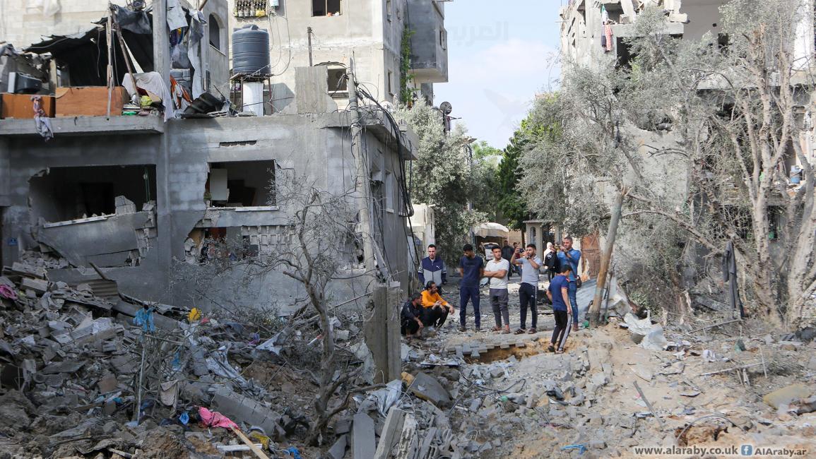 استشهد أب وزوجته وبناته الثلاثة في قصف استهدف منزل عائلة في بيت لاهيا (عبد الحكيم أبو رياش/العربي الجديد)