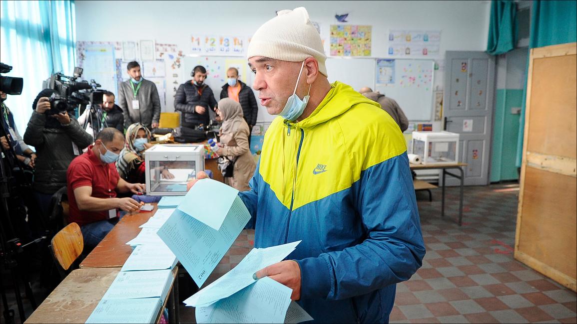 تشارك في هذه الانتخابات المحلية 1158 قائمة في مجالس محافظات الجزائر (مصعب رويبي/الأناضول)