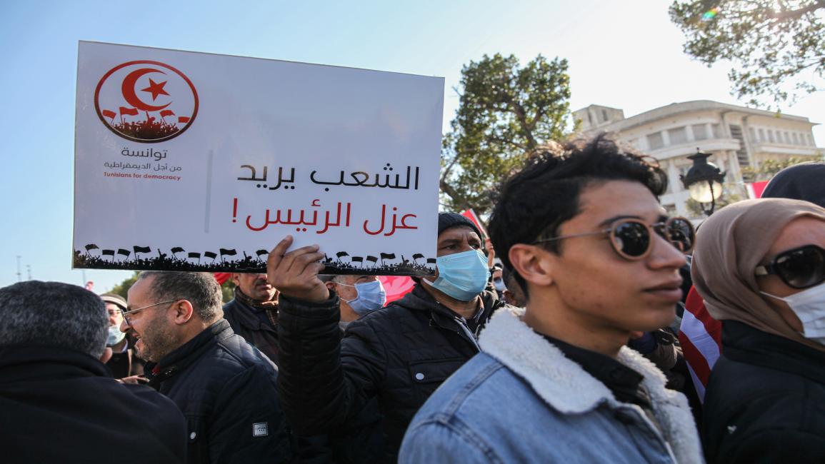 خلال احتجاج ضد الانقلاب في شارع الحبيب بورقيبة في تونس (17/11/2021/Getty)