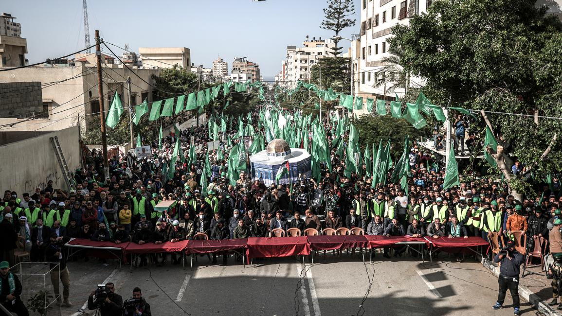 تقدم المشاركين عدد من قيادات "حماس" والفصائل الفلسطينية (علي جاد الله/ الأناضول)