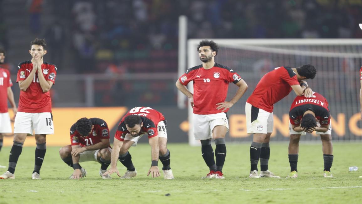 لاعبو المنتخب المصري بعد خسارتهم كأس الأمم الإفريقية أمام السنغال في ياوندي(