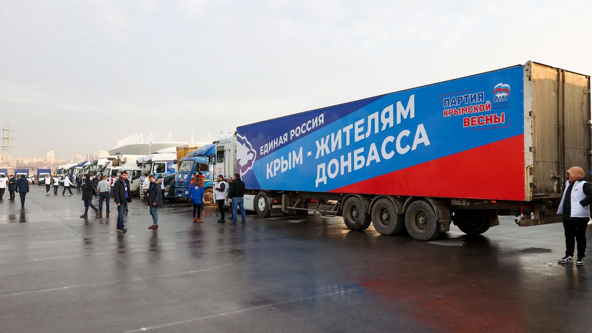 شاحنات تحمل مساعدات إنسانية (إريك رومانينكو/Getty)