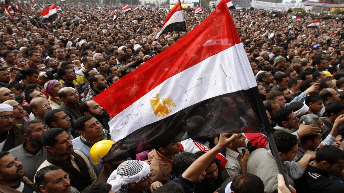 متظاهرون مصريون في ميدان التحرير في القاهرة (4/2/2011/ فرانس برس)