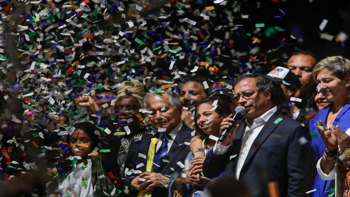 غوستافو بيترو يحتفل بفوزه بالرئاسة في العاصمة الكولومبية بوغوتا (19/6/2022/ Getty)