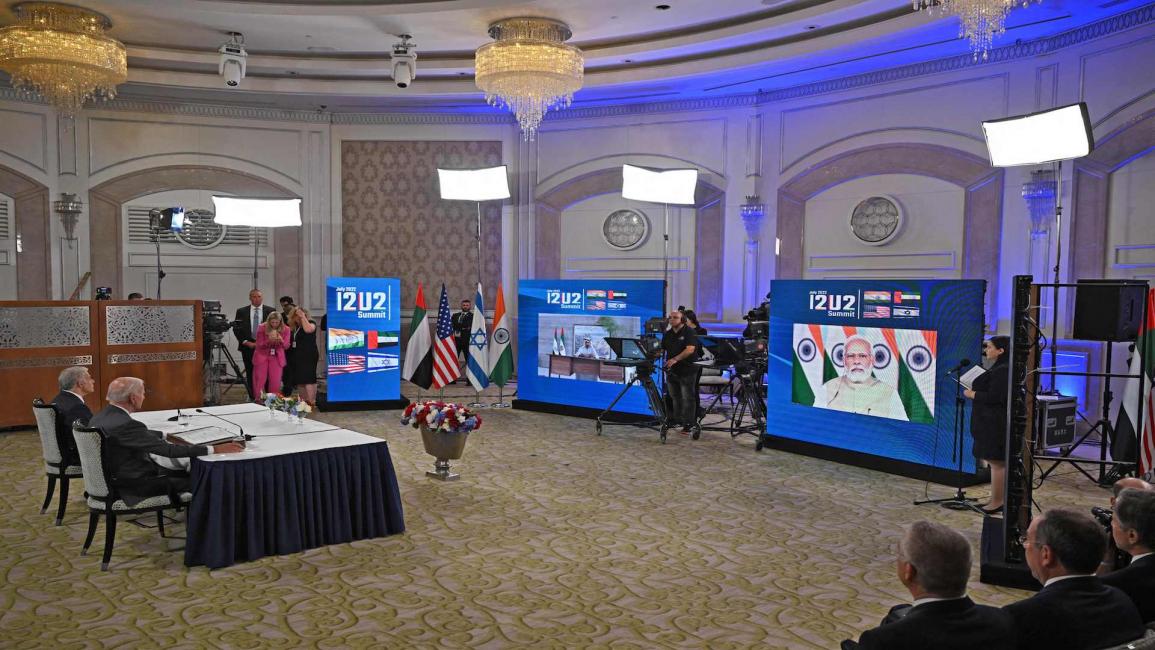 بايدن ورئيس الوزراء الإسرائيلي يئير لبيد يشاركان في اجتماع افتراضي مع قادة مجموعة I2U2 في القدس في 14/ 7/ 2022 (فرانس برس)