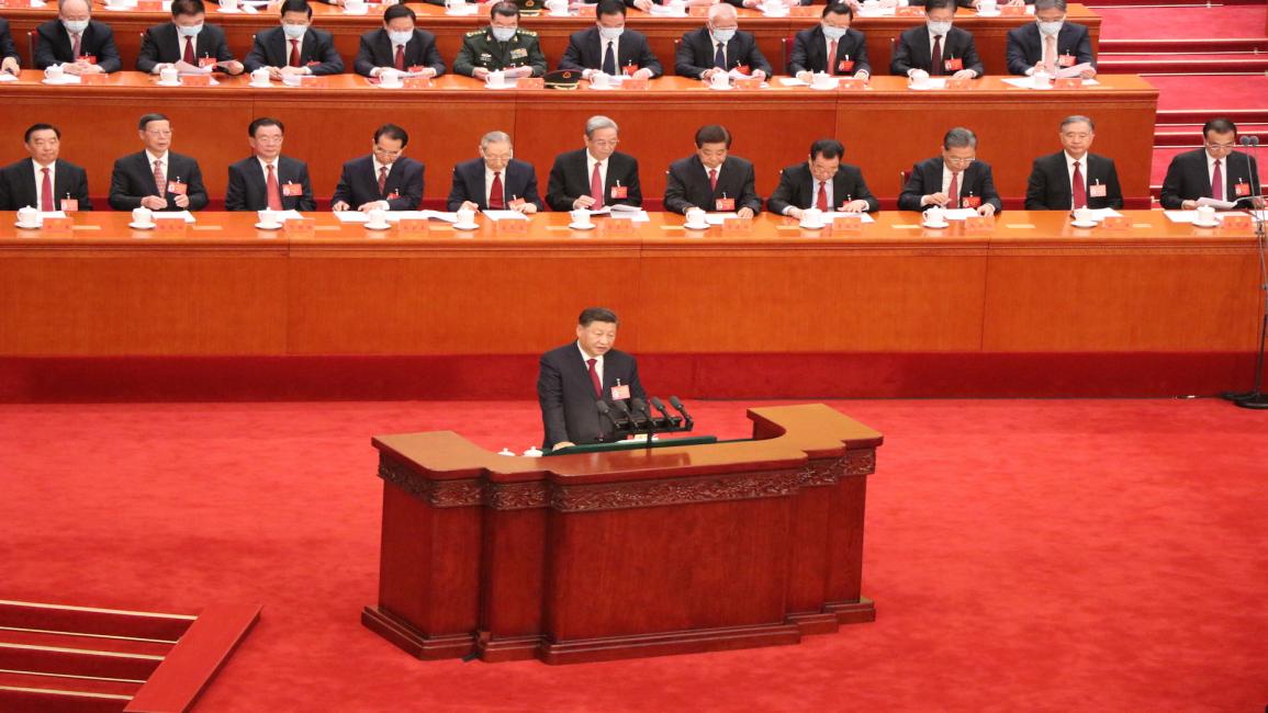 شي جين بينغ يتحدث في مؤتمر الحزب الشيوعي الصيني العشرين في قاعة الشعب الكبرى في بكين(16/10/2022/لأناضول)