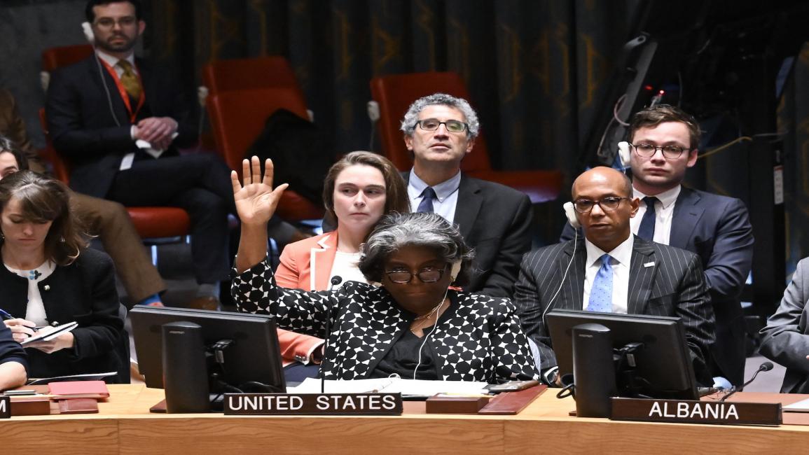مندوبة أميركا في الأمم المتحدة ليندا توماس ــ غرينفيلد في جلسة طارئة لمجلس الأمن بشأن غزّة في 18/10/2023 (الأناضول)