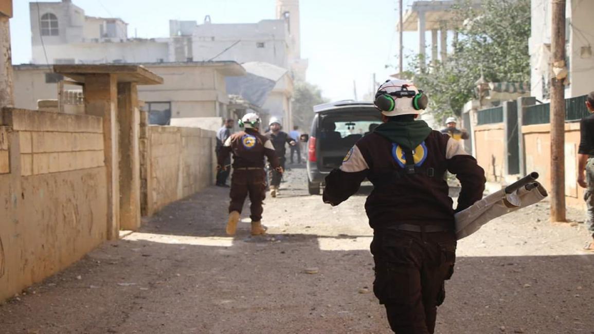 الدفاع المدني السوري يجلي إصابات في الرستن(تويتر)