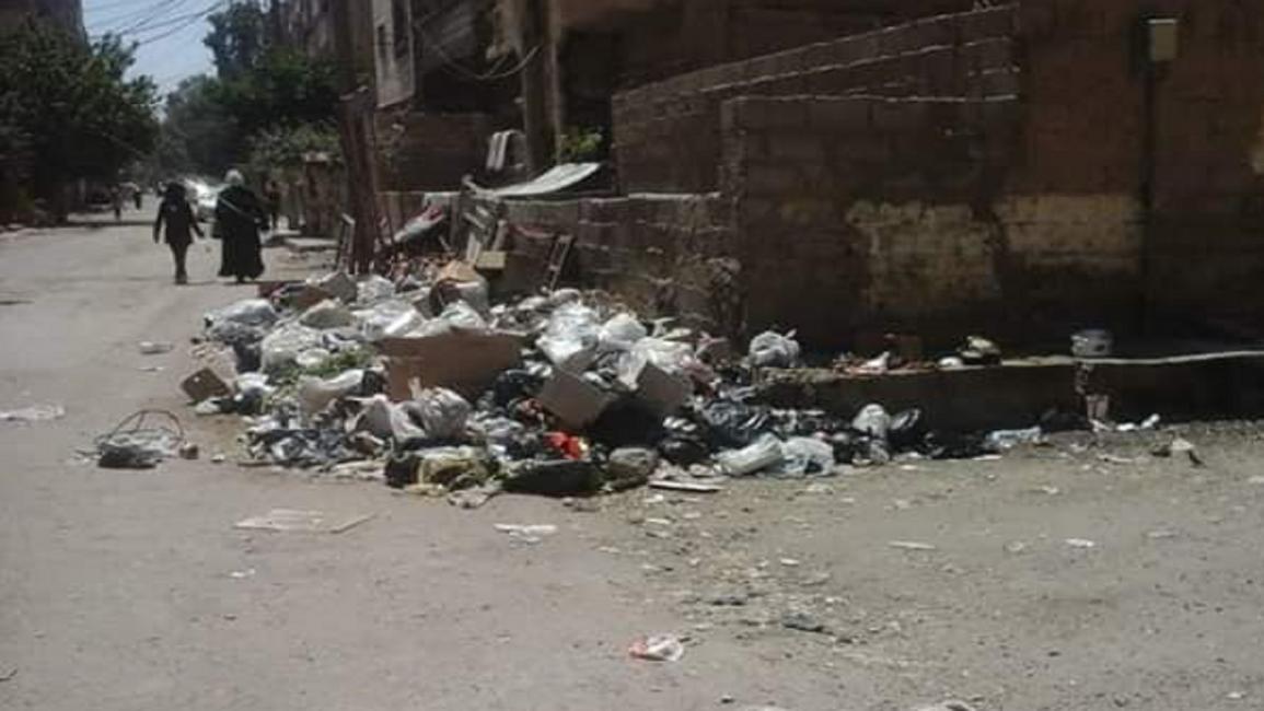 القمامة تملأ شوارع حي الجورة في دير الزور (فيسبوك)