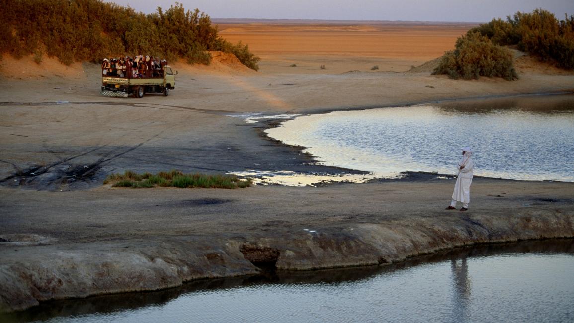 بحيرة في غدامس في ليبيا - مجتمع