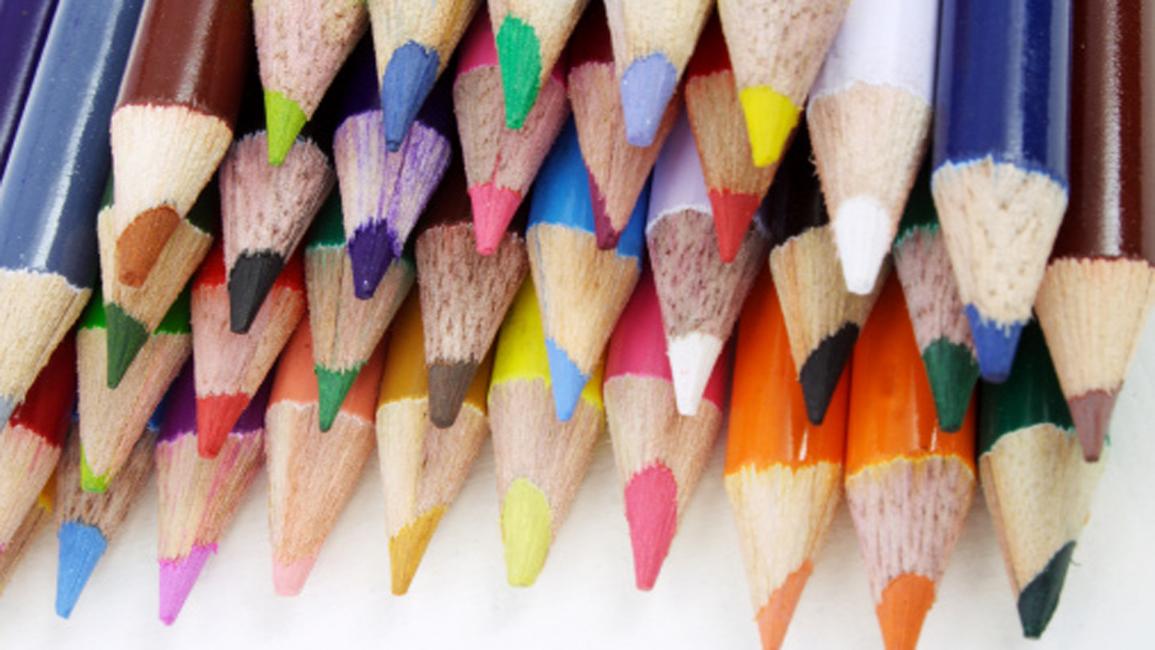 أقلام وألوان 