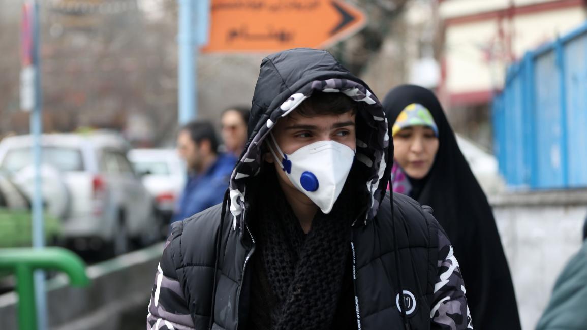 إيرانيون مع أقنعة واقية من كورونا بإيران - مجتمع