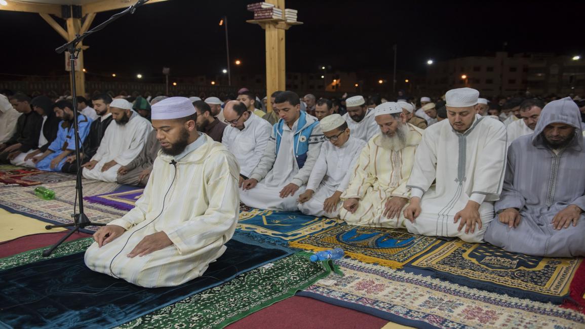 مساجد المغرب عامرة بالمصلين في رمضان (جلال مرشدي/الأناضول)