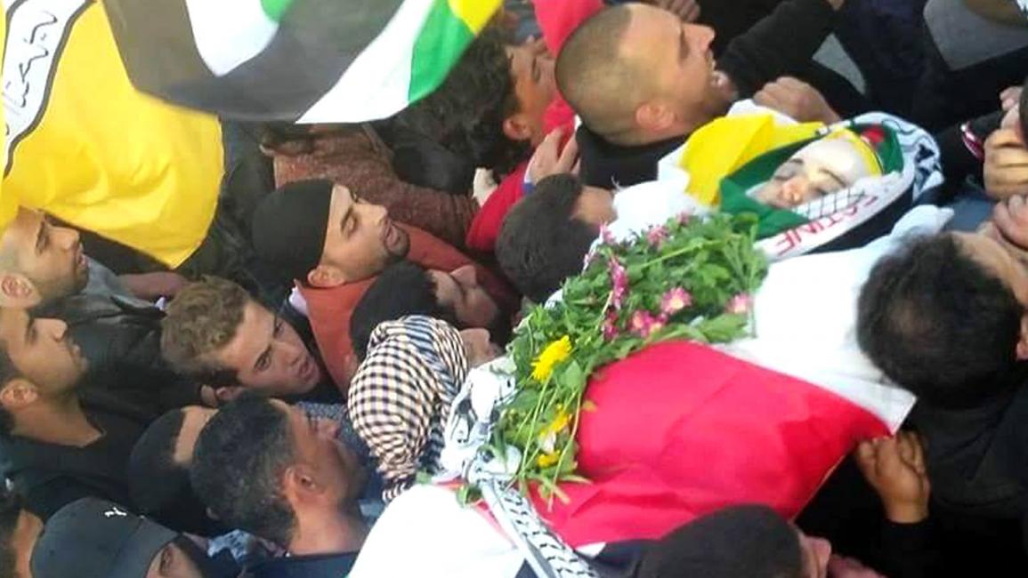 الفلسطينيون يشيعون جثمان الشهيد طرايرة في الخليل