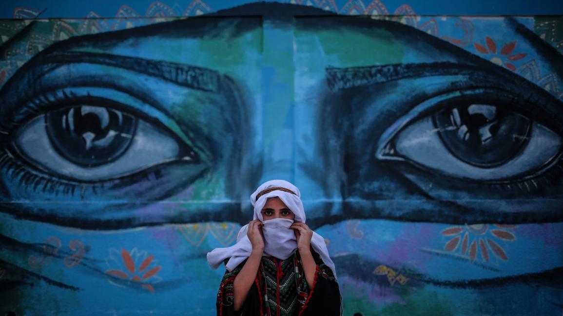 شابة فلسطينية في خان يونس في غزة - مجتمع