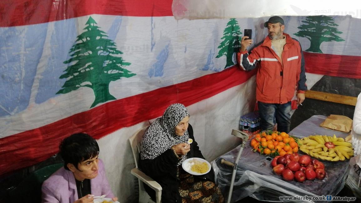 إطعام عوائل محتاجة في خيمة صيدا/العربي الجديد/ مجتمع
