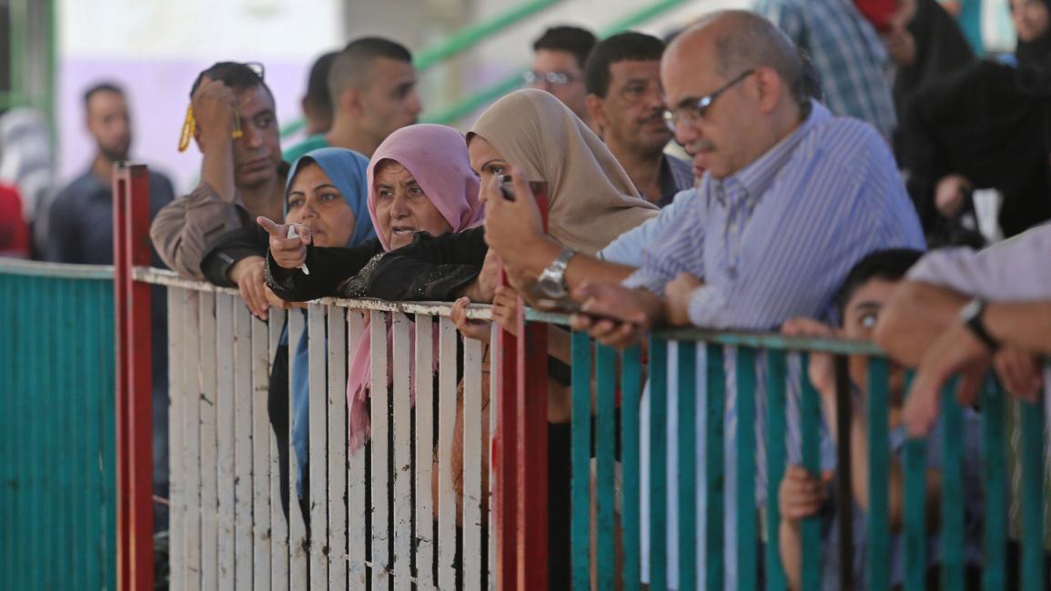 فلسطينيون عند معبر رفح - غزة - مجتمع