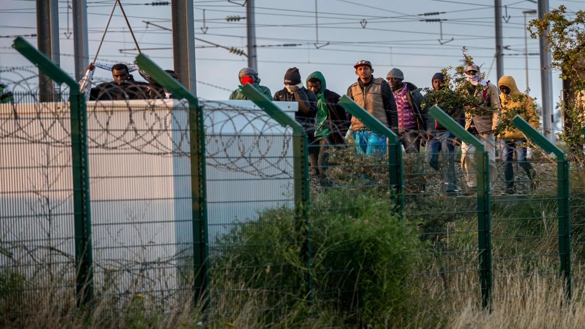 مهاجرون على الحدود بين فرنسا وبريطانيا (فرانس برس)