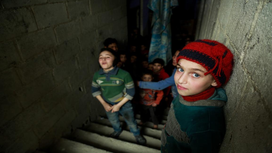 أطفال لا يغادرون القبو في الغوطة (حمزة العجوة/فرانس برس)