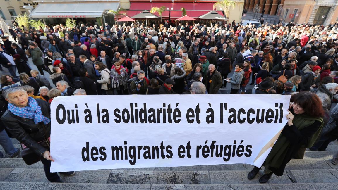 يطالبن باستقبال المهاجرين في فرنسا