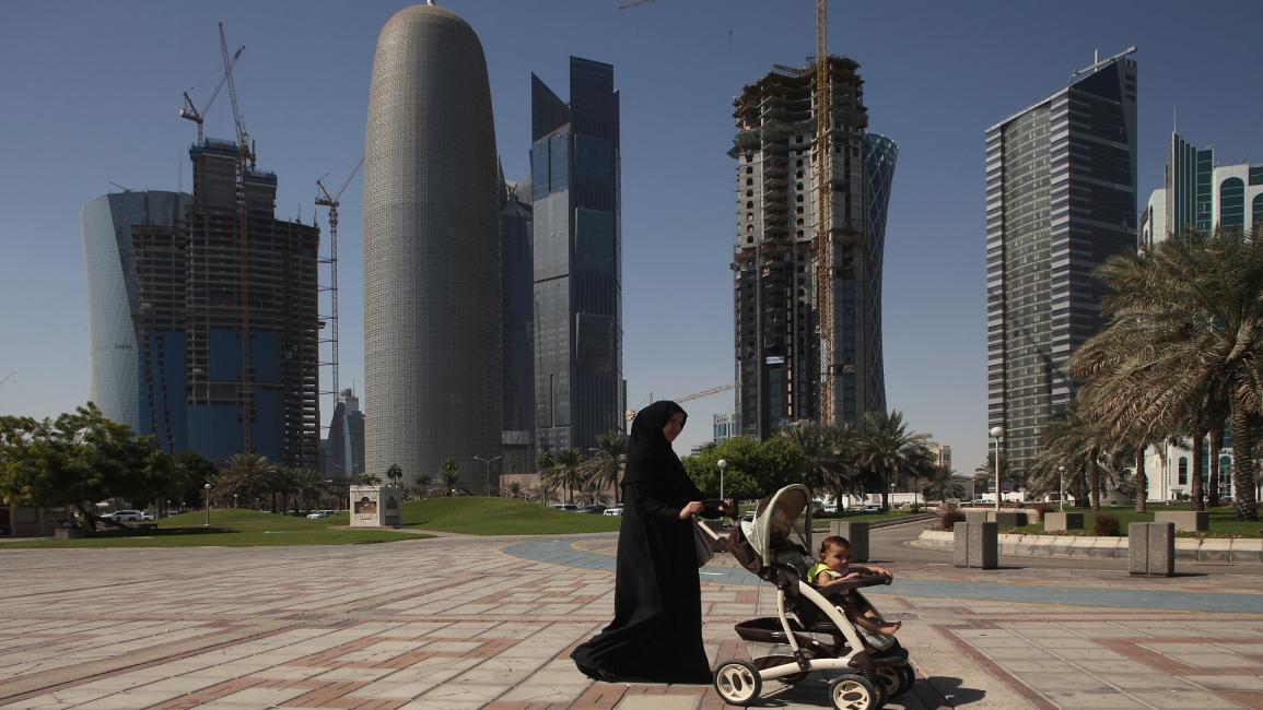 امرأة وابنها في الدوحة - قطر - مجتمع -4/8/2017