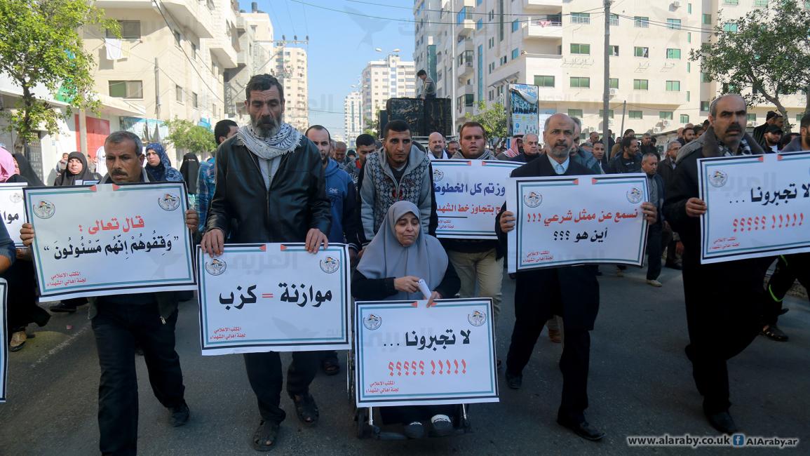 "مشانق رمزية" لذوي شهداء غزة