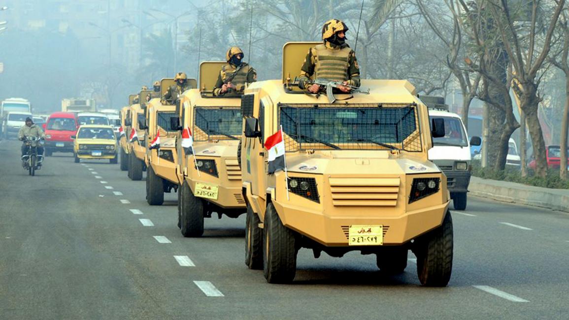 الجيش ينتشر بالميادين المصرية
