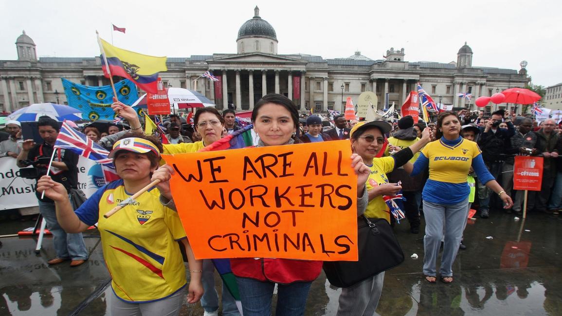 مهاجرون يتظاهرون ضد العنصرية في بريطانيا (مات كاردي/Getty)