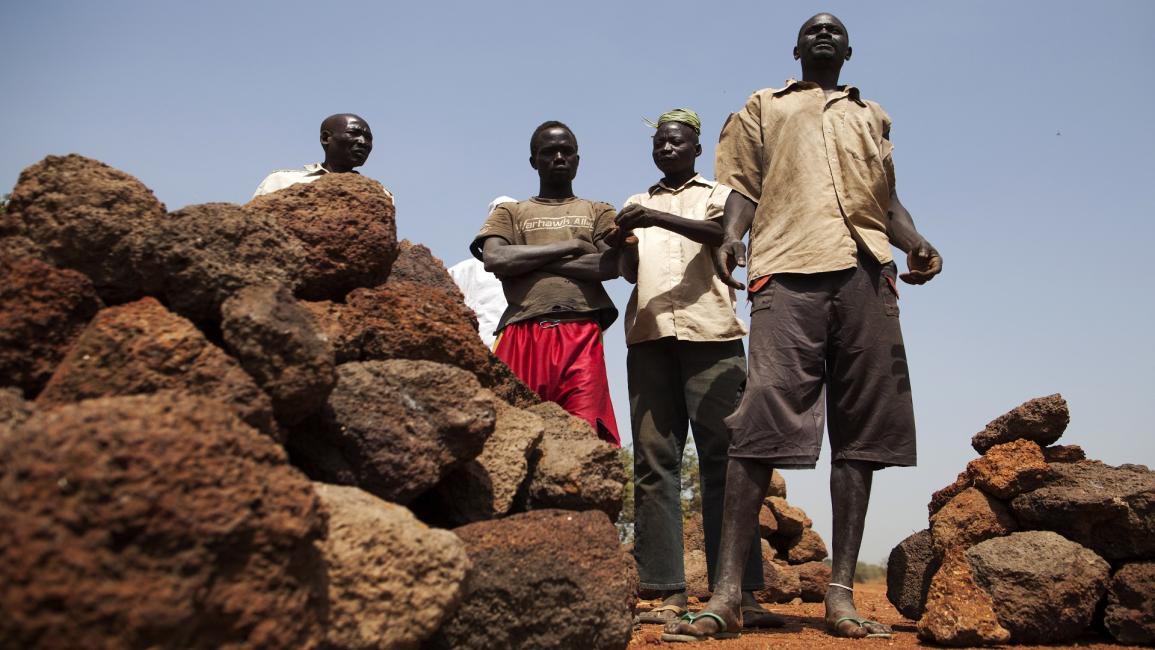 رجال نازحون في جنوب السودان - مجتمع - 16/12/2017