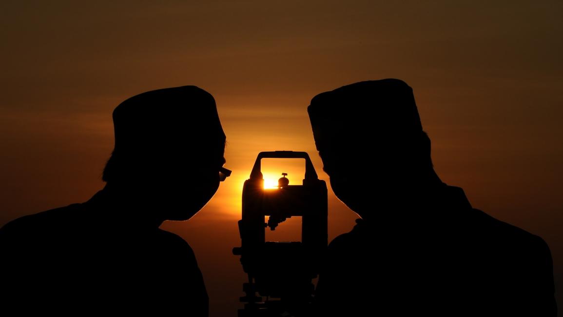 تمثل ليلة رؤية هلال العيد حدثاً شعبياً (روبرتس بوديانتو/Getty)