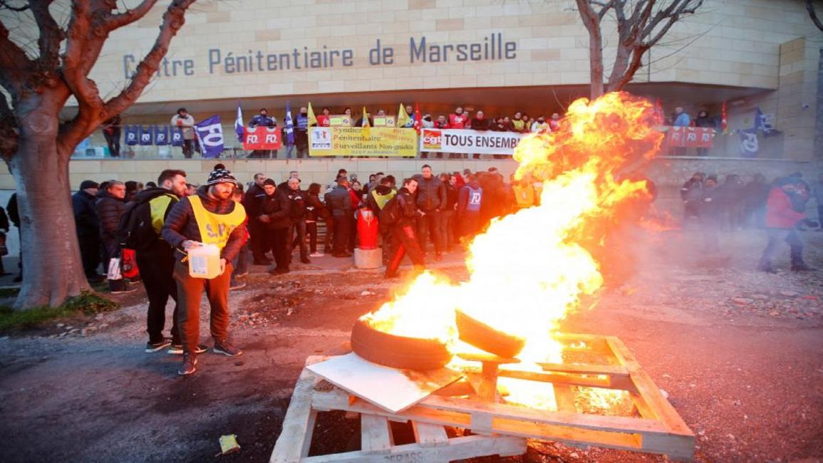 حراس سجون فرنسا يبدأون إضرابا