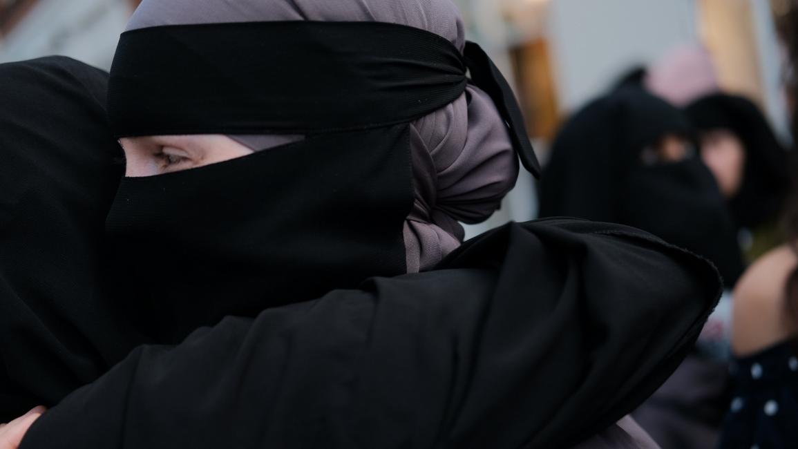 نساء مسلمات منقبات - أوروبا - مجتمع