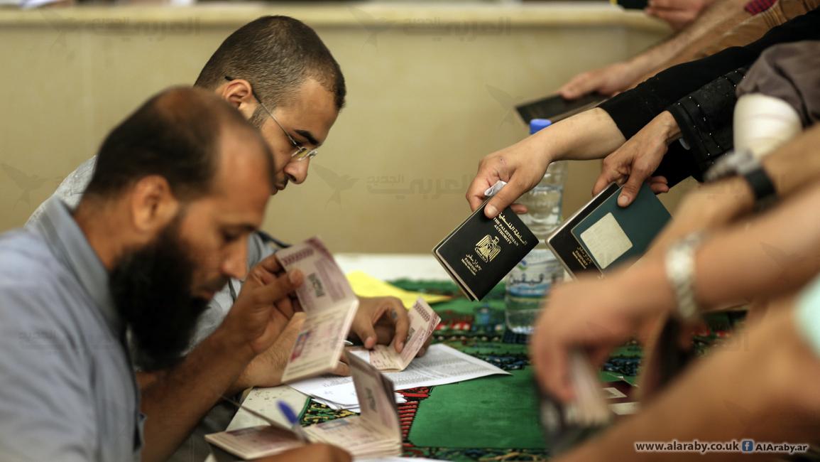 جوازات سفر في غزة - فلسطين - مجتمع
