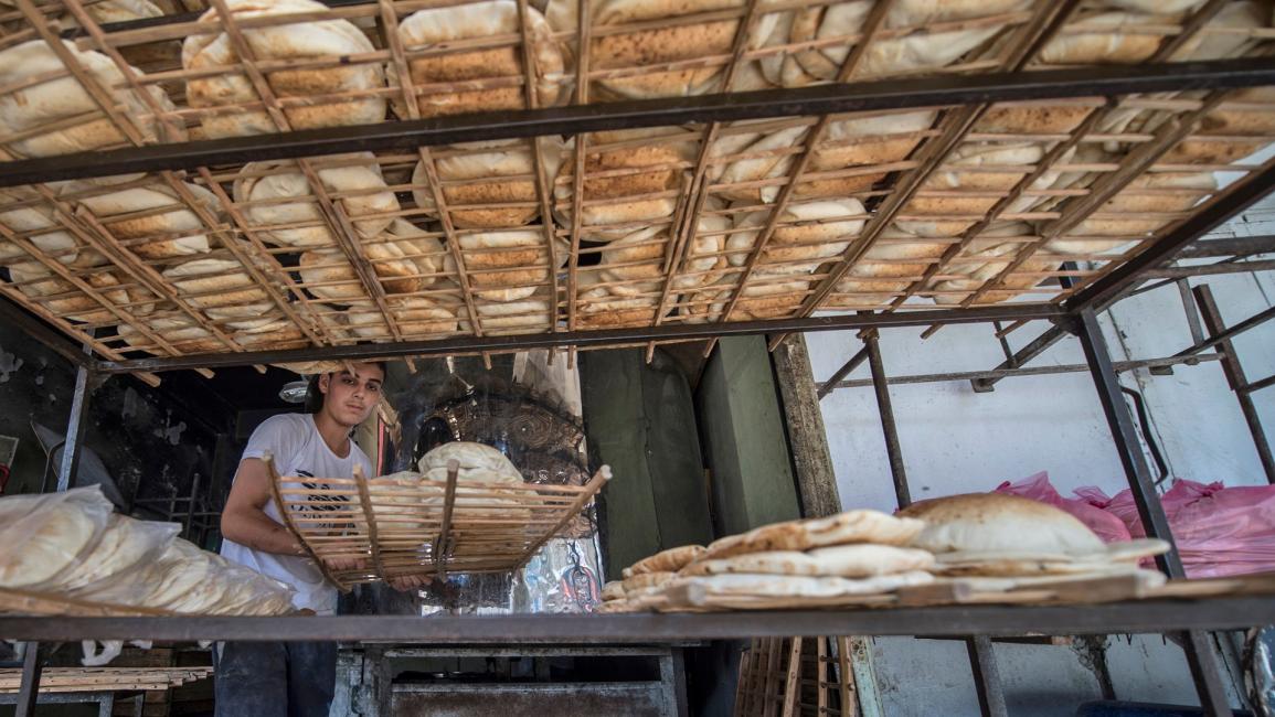 مصريون وخبز في شمال سيناء - مصر - مجتمع