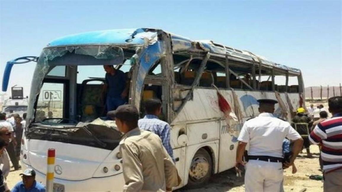الحافلة المستهدفة التي كانت تقل مسيحيين في المنيا(تويتر)