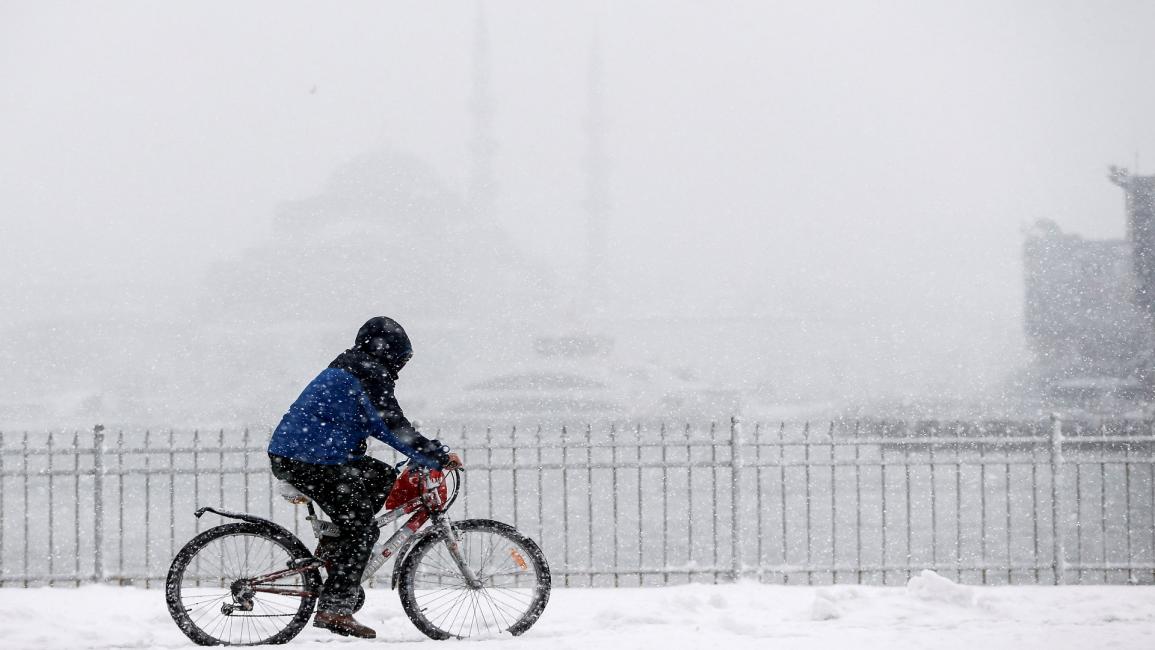 الثلوج تغطي معالم إسطنبول 