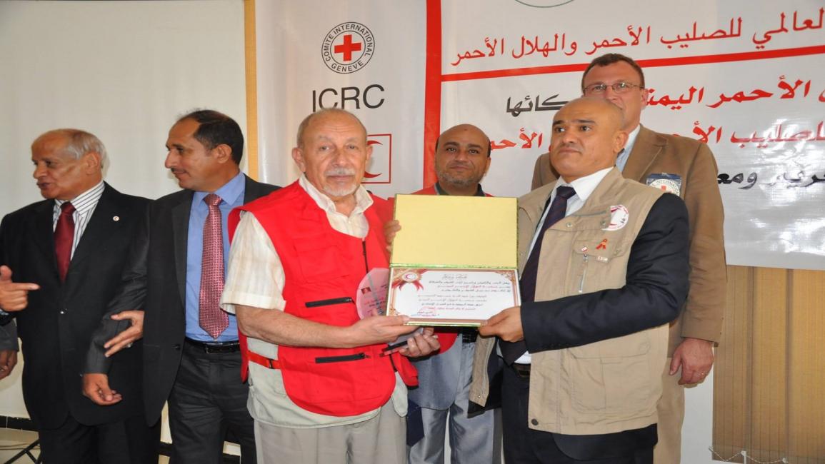 الطبيب اليمني عبد الله الخميسي مؤسس الهلال الأحمر باليمن(فسيبوك)