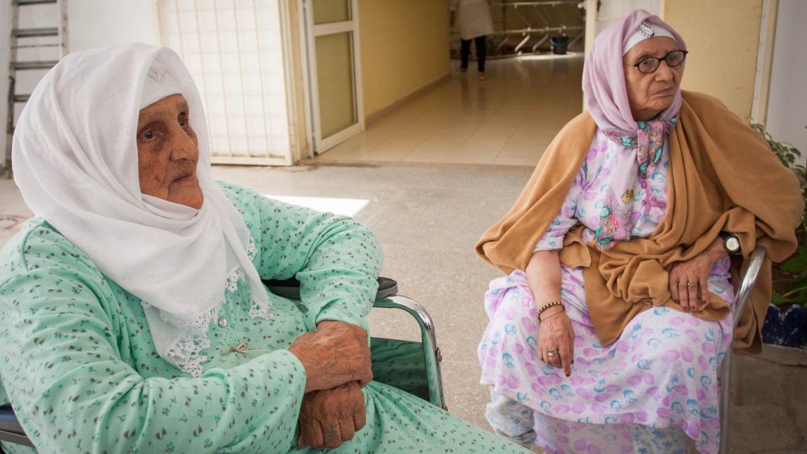 امرأتان مغربيتان عجوزان - المغرب - مجتمع - 24/7/2017
