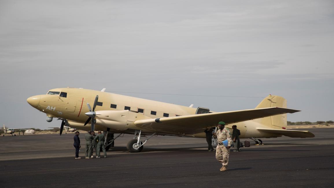 طائرة في مطار عسكري بموريتانيا (فرانس برس)