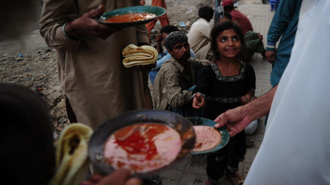 فقراء في كراتشي - باكستان - مجتمع - 29/12/2016