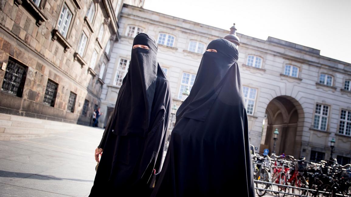 نساء مسلمات منقبات في الدنمارك - مجتمع